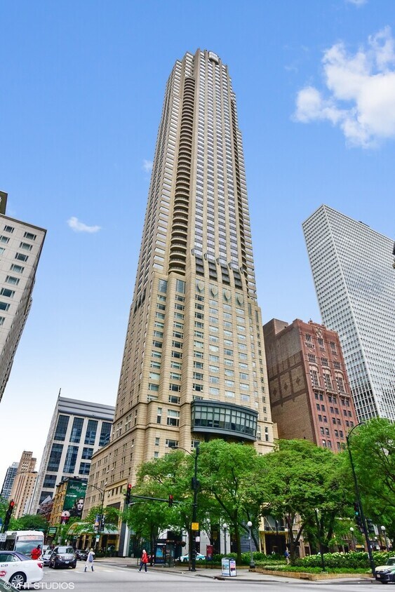 Primary Photo - 800 N Michigan Ave