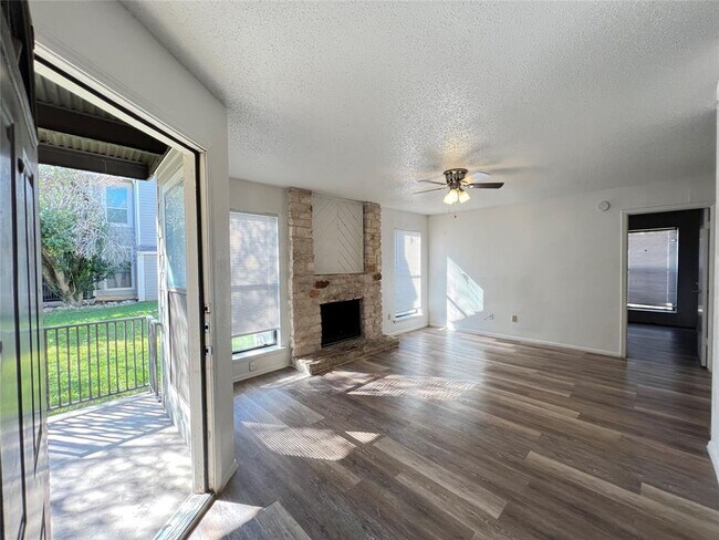 Foto del edificio - 10616 Mellow Meadow Dr