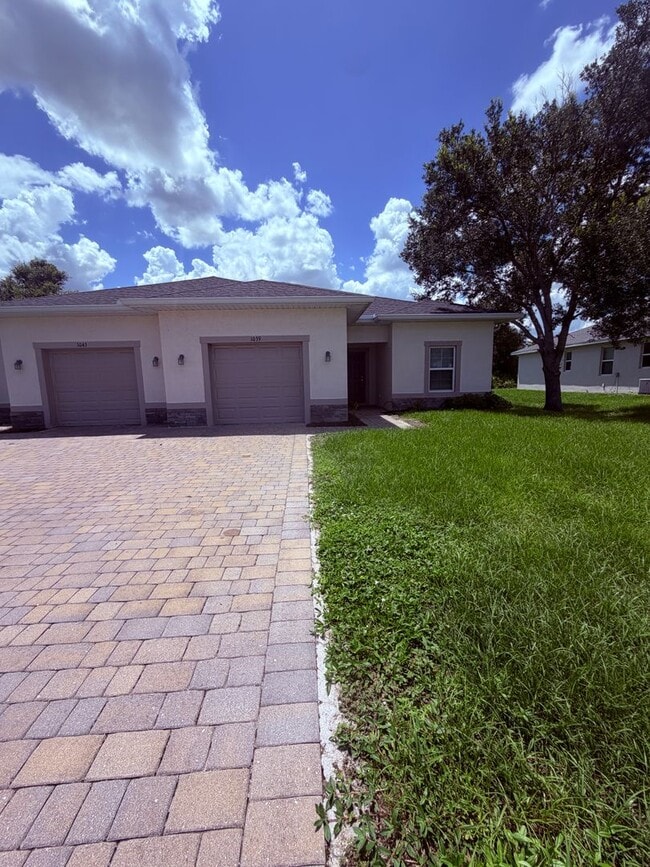 Building Photo - 1039 San Cristobal Ave