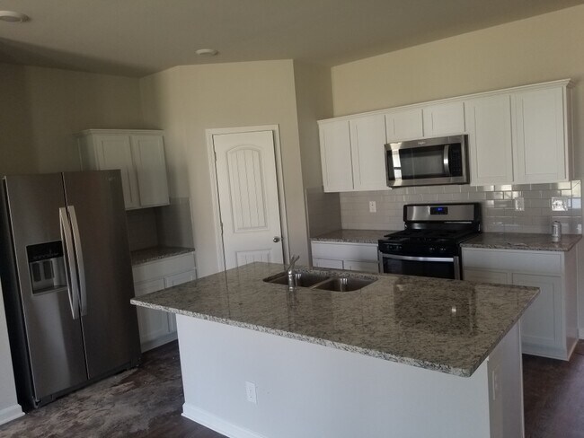 Building Photo - 44108 Covington Ridge Dr