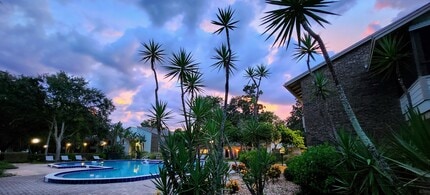 Building Photo - Oaks Of Lakebridge Community