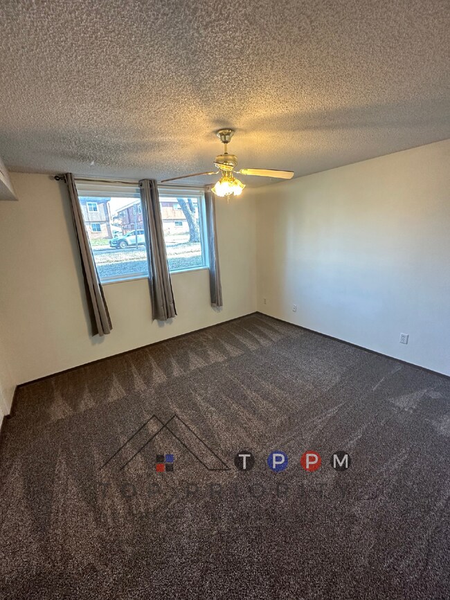 Building Photo - 2 Bedroom | 1 Bathroom Unit in Waterloo