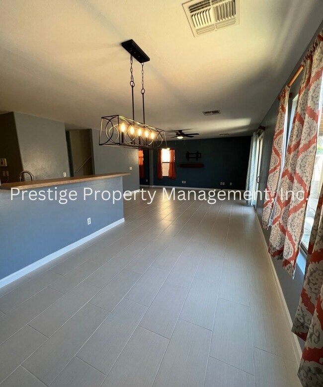 Building Photo - 4BR/2.5BA Nestled in the Heart of Los Arroyos!!