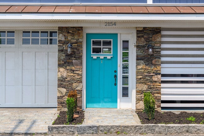 Building Photo - 2154 Fairfield Beach Rd