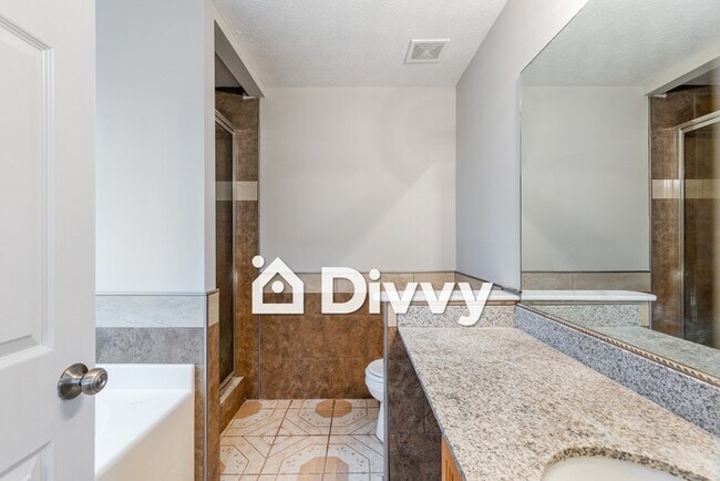 Building Photo - 630 Fieldcrest Dr