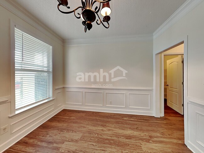 Building Photo - 145 Summit Point Dr