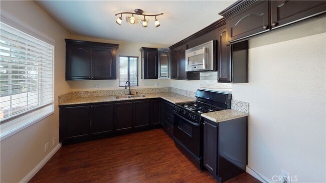 Building Photo - 2495 Vista Dr