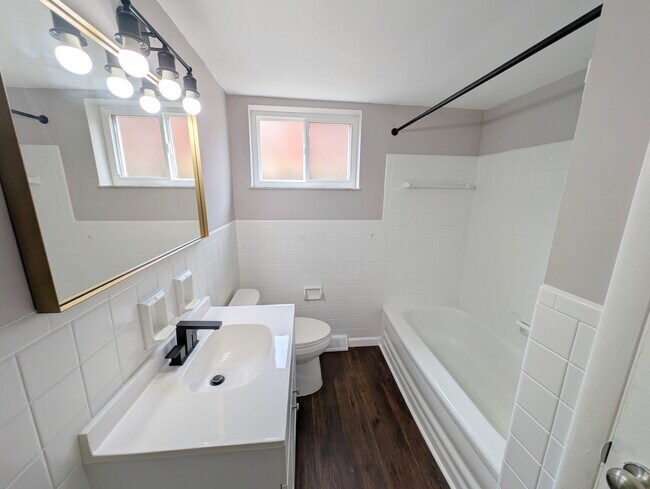 Building Photo - 110 Cromwell Pl