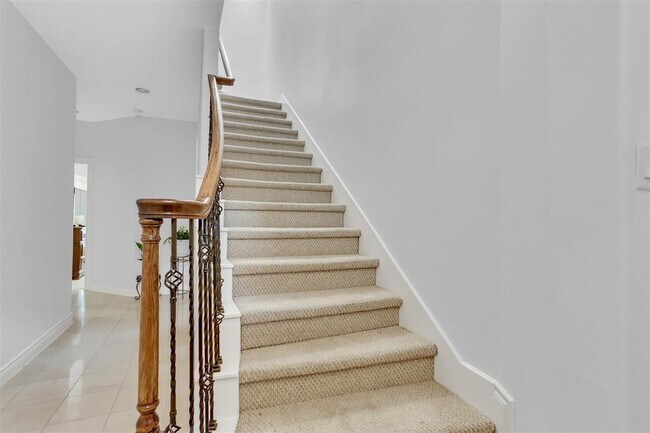 Foto del edificio - 9102 Harbor Hills Dr