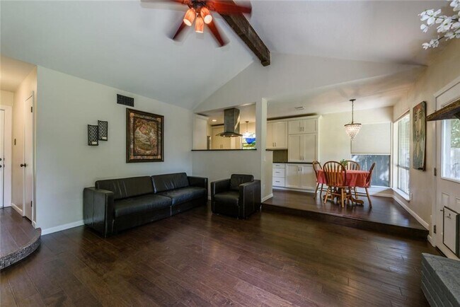 Foto del edificio - 1007 Stoneoak Ln