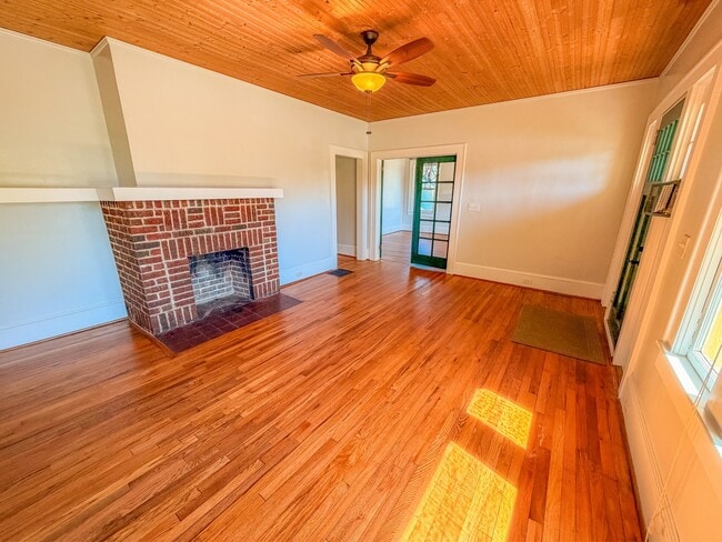 Foto del edificio - 11 Perry Rd