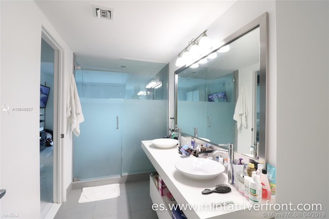 Building Photo - 3 br, 2.5 bath  - Mint Condo Brickell