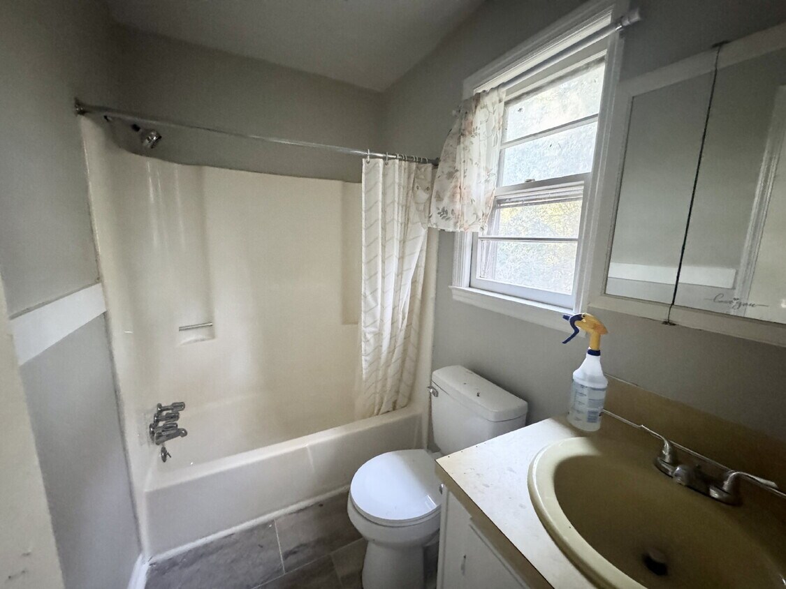 Foto del edificio - 1 bed / 1 bath - Pendleton SC