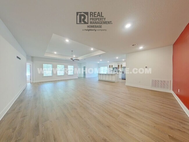 Building Photo - Elegant 4-Bedroom Residence in Desirable C...