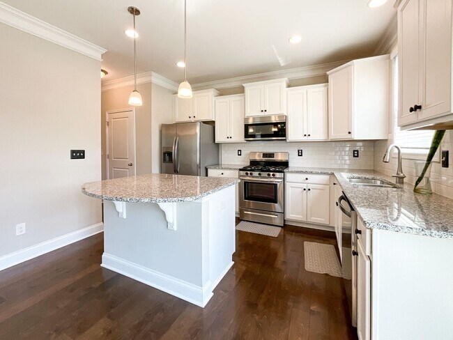 Building Photo - STUNNING 3 BEDS | 2.5 BATHS RENTAL HOME IN...