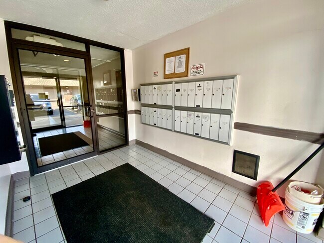 Building Photo - 4500 Beau Monde Dr