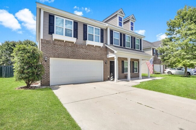 Foto del edificio - 5-Bedroom Buckhead East Home with Modern Kitchen & Large Fenced Yard