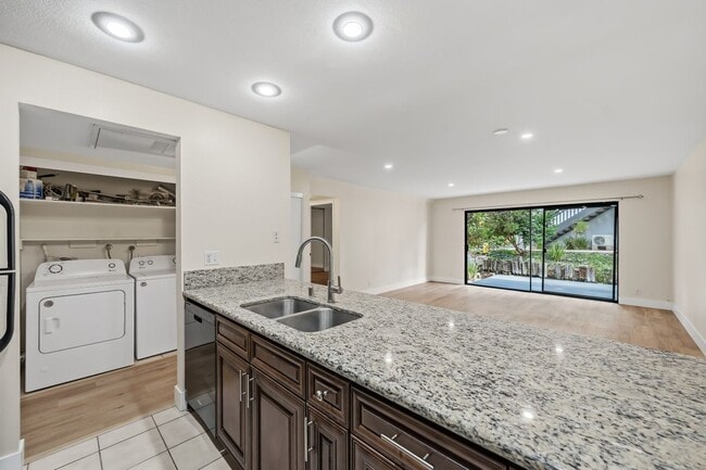 Building Photo - 224 Orange Blossom