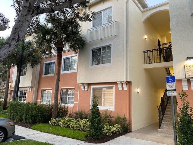 Foto del edificio - 9857 Baywinds Blvd