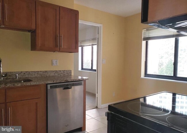 Foto del edificio - 1600 N Oak St