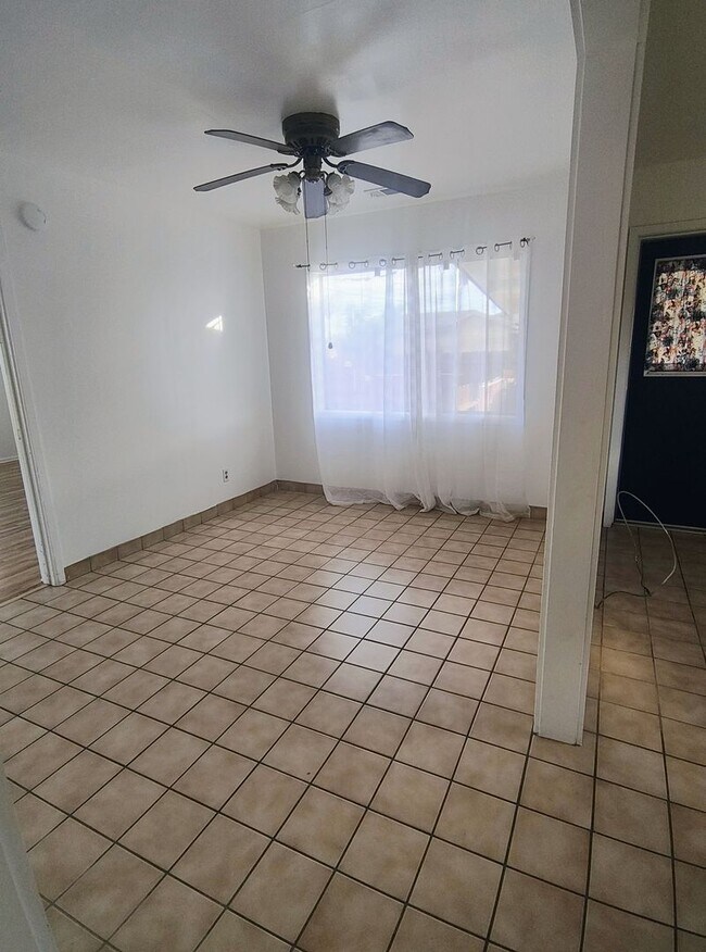 Foto del edificio - 11058 Jones St