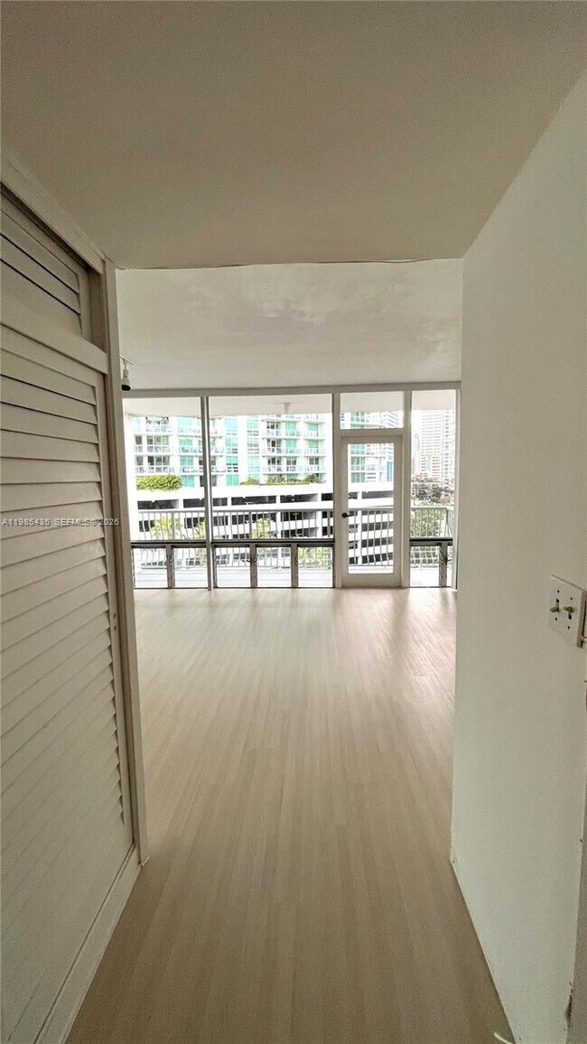 Foto del edificio - 1408 Brickell Bay Dr