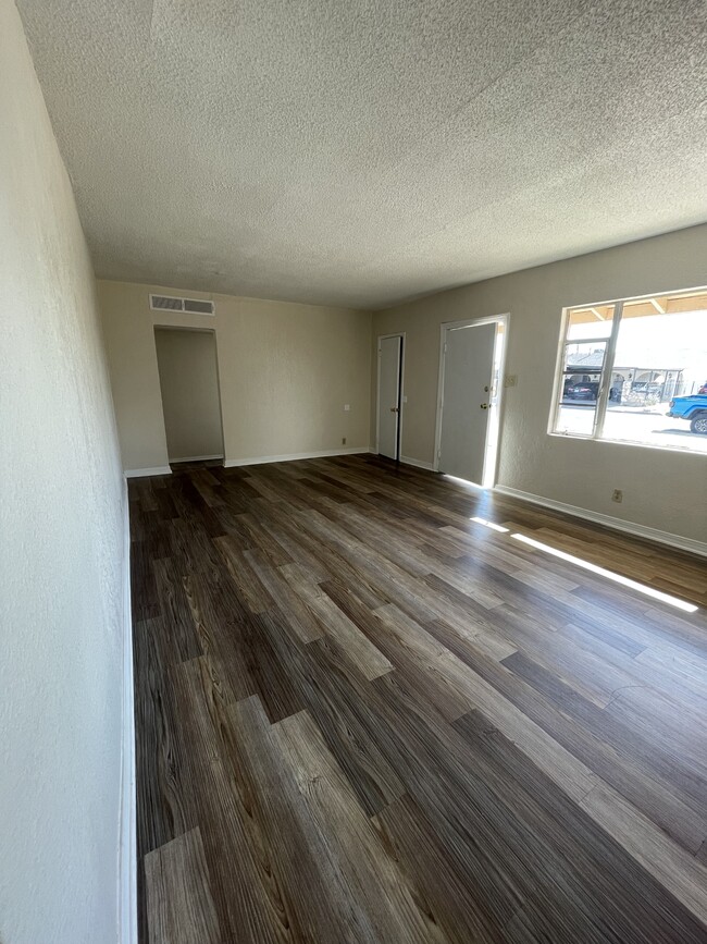 Building Photo - 8155 La Paloma Cir