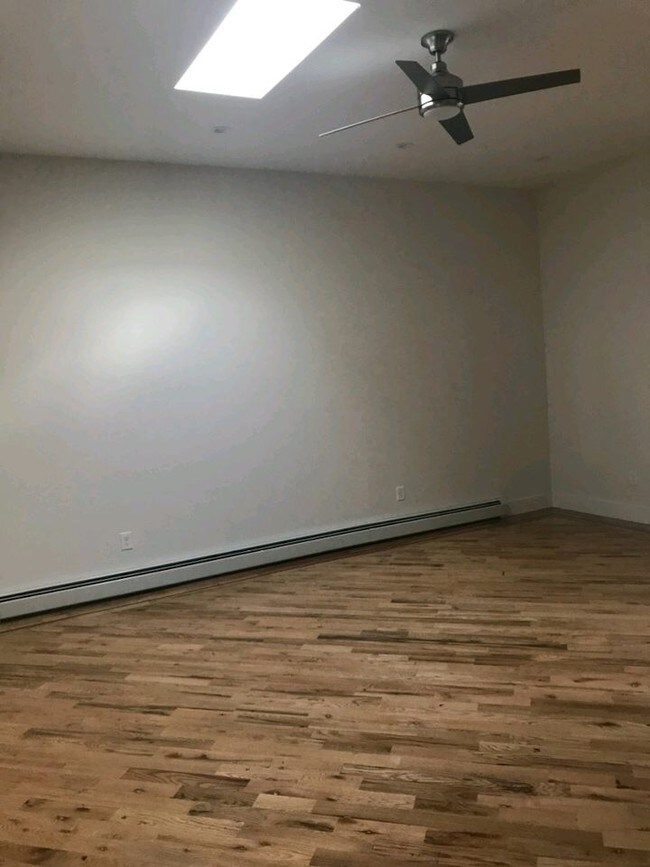 Foto del edificio - 984 Utica Ave