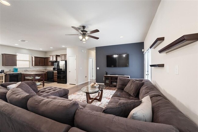 Building Photo - 213 Sambar Dr