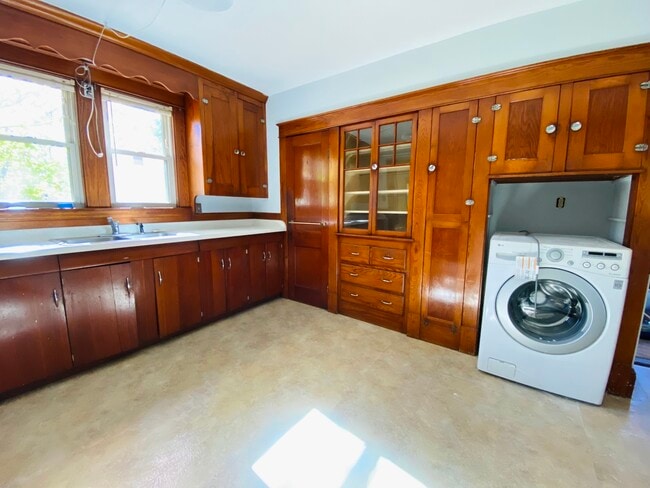 Kitchen Cabinets - 61 Spring St