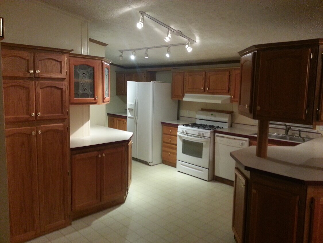 Primary Photo - 321 E Alton St