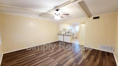 Building Photo - 400 Bill Bradford Rd