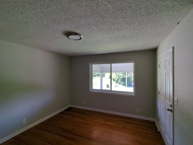 Foto del edificio - 124 Callan Dr