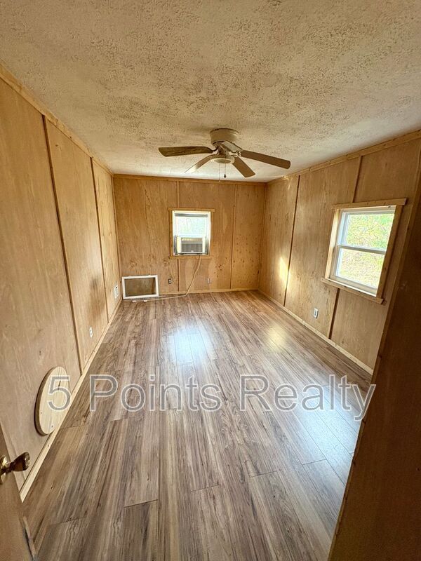 Photo - 7435 Cycle Ln House