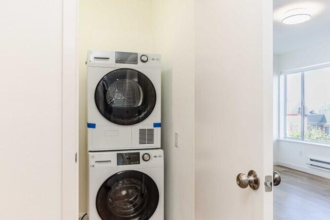 Building Photo - 2 bedroom in San Francisco CA 94118