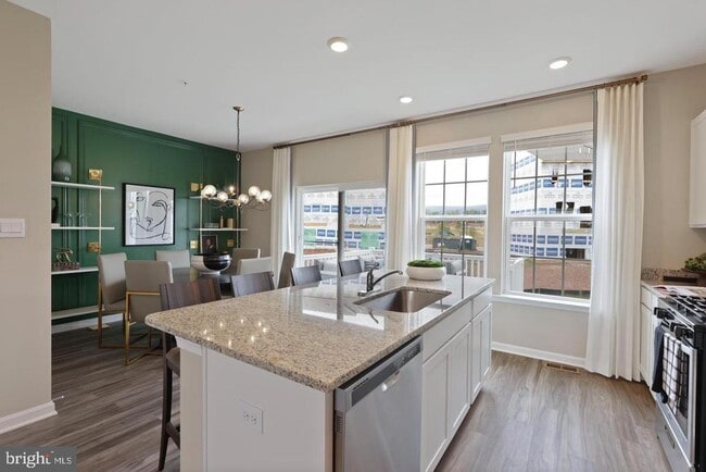 Building Photo - 1995 Fauna Dr