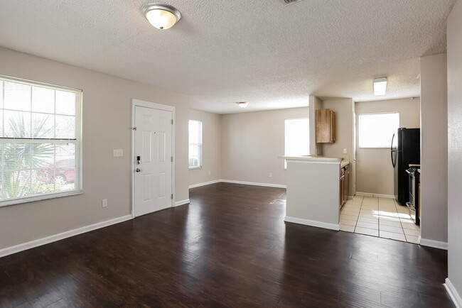 Foto del edificio - 3668 Wood Creek Ln