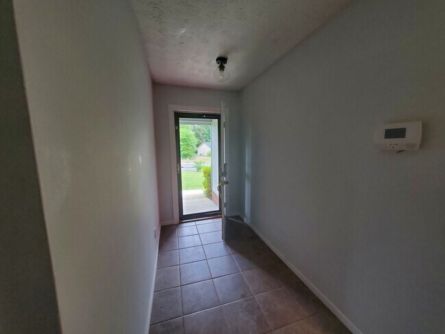 Building Photo - 3 bedroom home in Jack Britt!