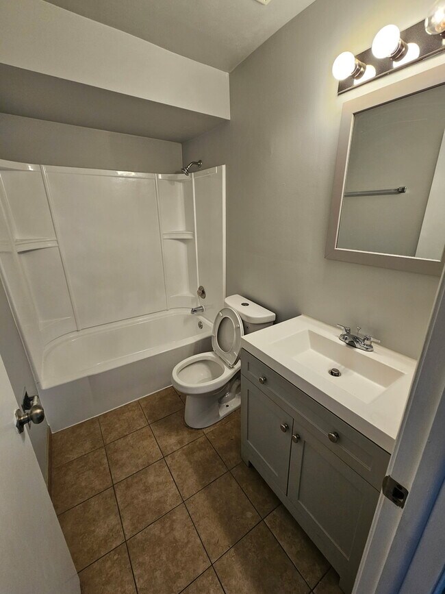 Foto del edificio - 10326 Mayfield Ave