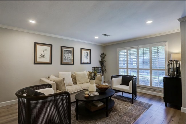 Family Room Alternate View - 13072 Trail Hollow Dr