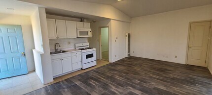 Building Photo - 44223 Fenhold St