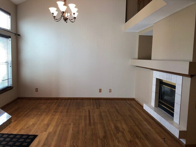 Building Photo - Gorgeous Townhome in Westminster