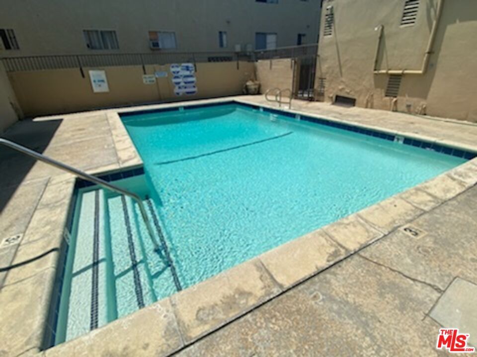 Foto principal - 7925 Vineland Ave