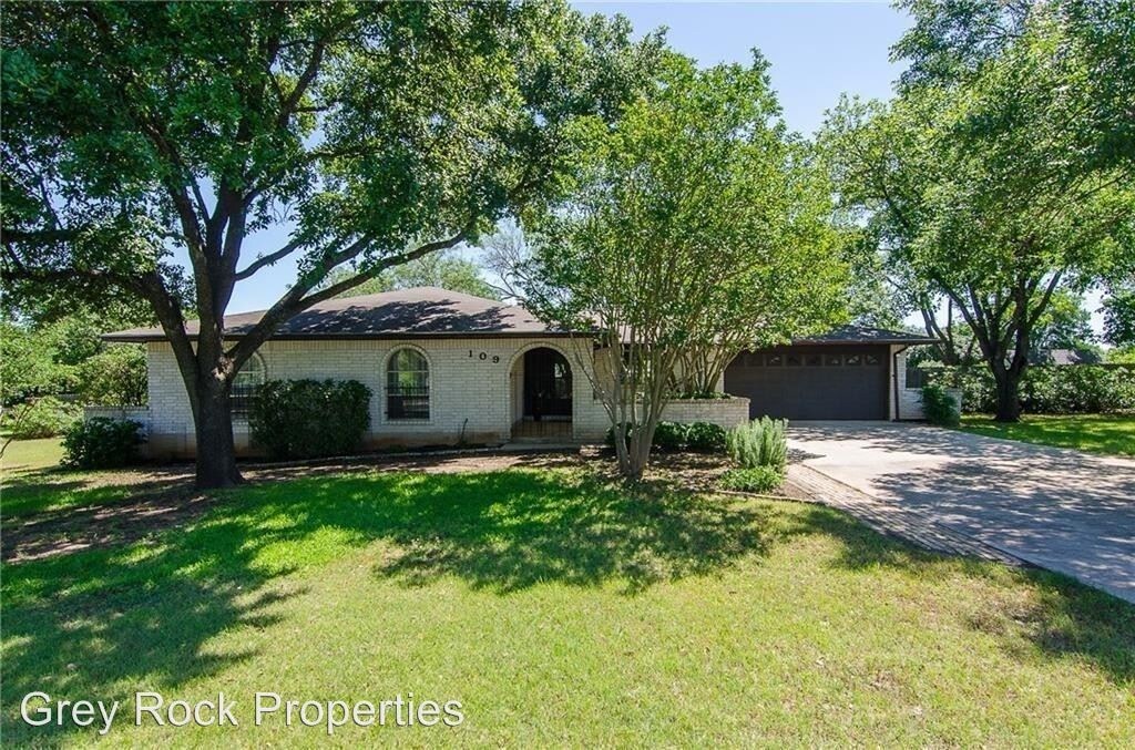 Primary Photo - 3 br, 2 bath House - 109 Woodland Rd