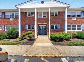Building Photo - 42A5 Woodedge Ave