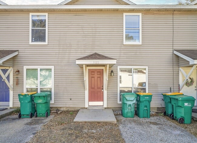 Building Photo - FWB Townhome