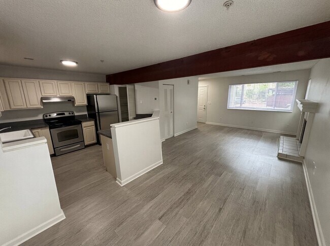 Building Photo - 650 Walden Cir