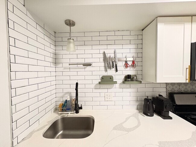 Foto del edificio - 5737 Hobart St