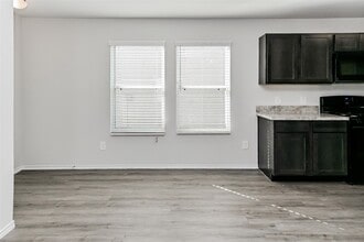 Building Photo - 21911 King Hts Ln