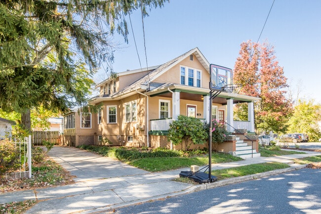 Foto del edificio - 18 Walnut Ave